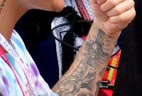 A Complete Guide To All 56 Of Justin Biebers Tattoos with sizing 999 X 1498