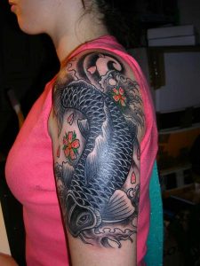 Schwarzer Koi Karpfen Tattoo Am Halben Rmel Fr Mdchen intended for proportions 768 X 1024