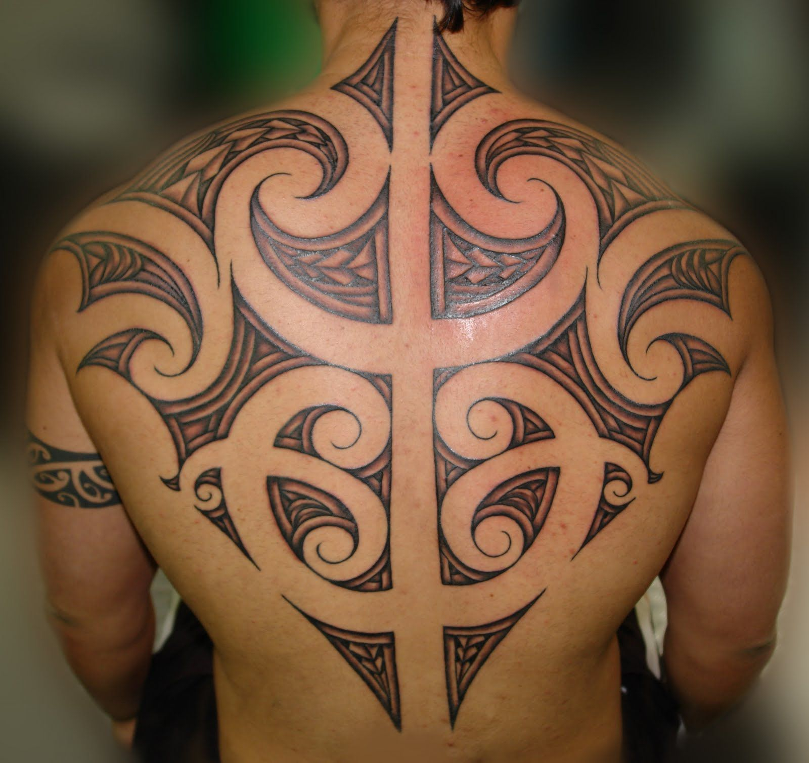 Maori Moko Tattoos Koru Tattoo Maori Upper Back Tattoos in proportions 1600 X 1509