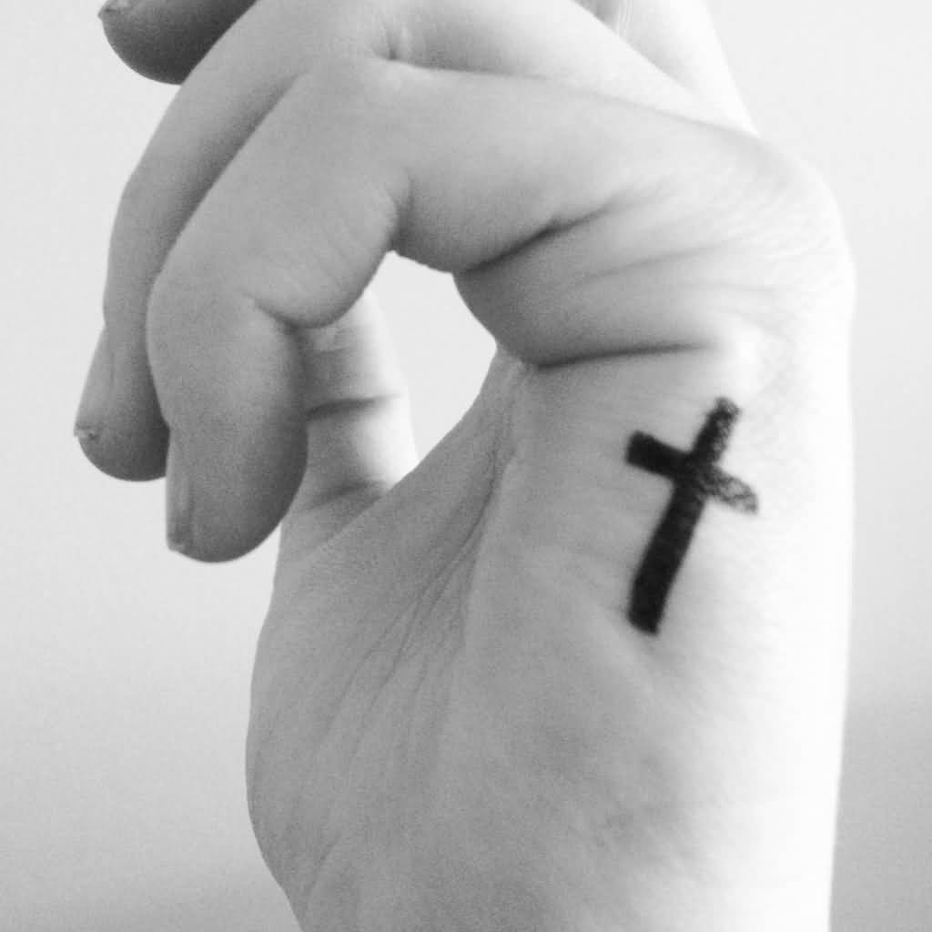 18 Amazing Cross Hand Tattoos with proportions 1024 X 1024
