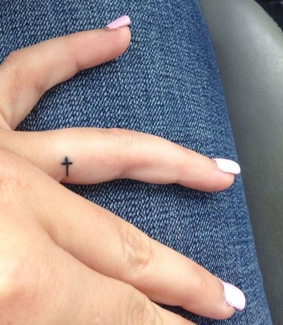 50 Delicate And Tiny Finger Tattoos To Inspire Your First Or Next for proportions 980 X 1123