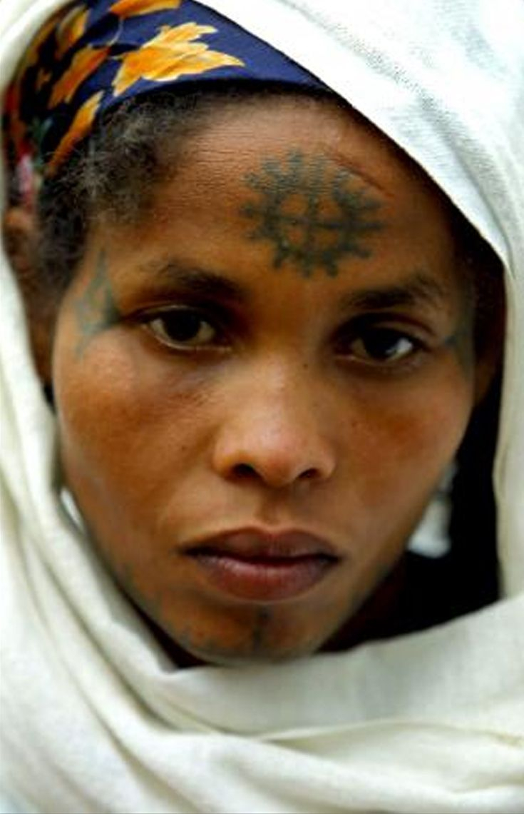 Africa Jewish Ethiopian Women With A Cross Tattooed On Her in size 735 X 1140