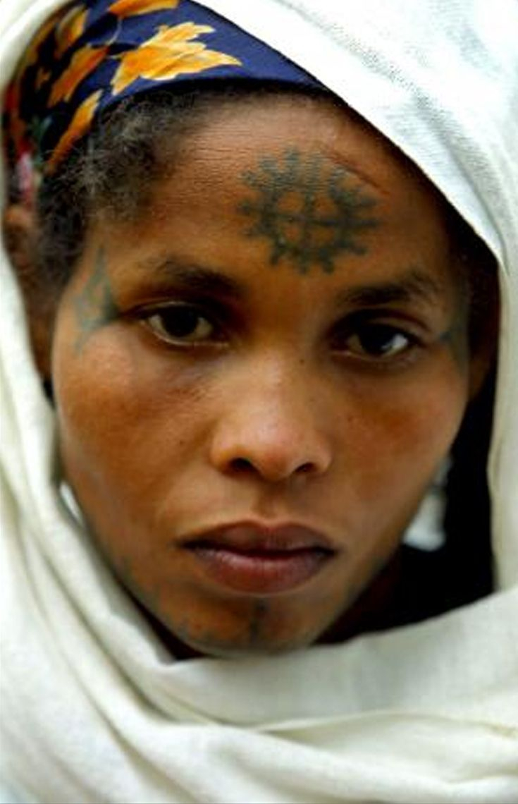 Africa Jewish Ethiopian Women With A Cross Tattooed On Her in sizing 735 X 1140