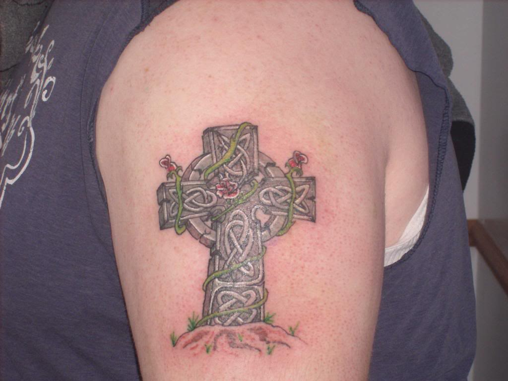 Celtic Cross Circle With Flower Vine Tattoo Design Tattooshunt for measurements 1024 X 768