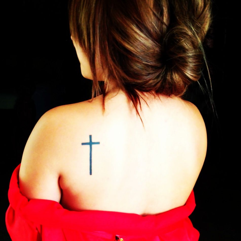 Cross Tattoo On Shoulder Blade Love It Tatt Piercing Ideas throughout dimensions 951 X 951