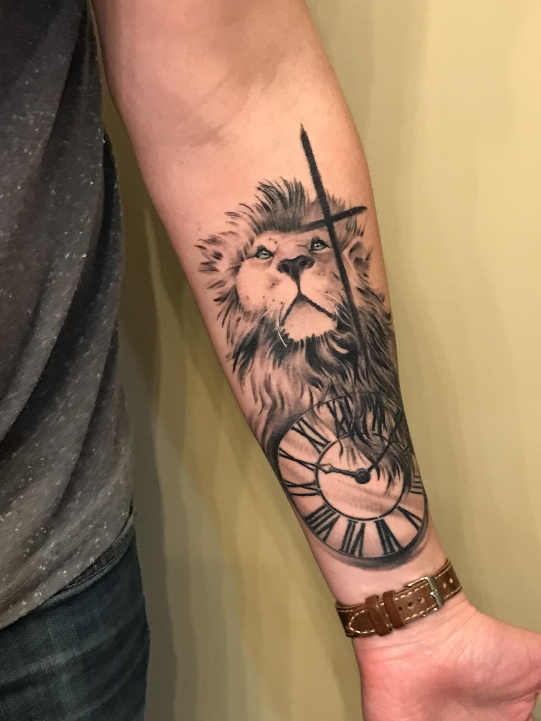 Lion Cross And Clock Tattooed Tez At Boney Joes In Zelionople inside sizing 1780 X 2373