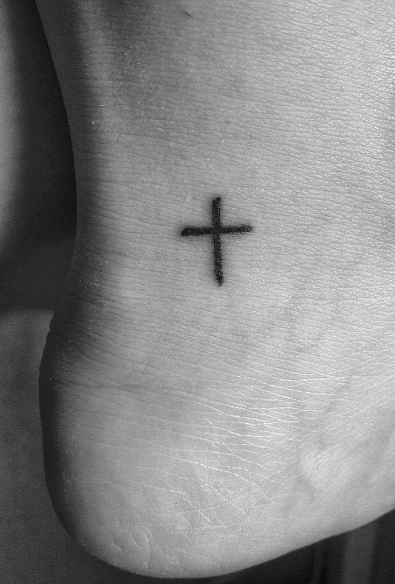 Small Cross Tattoo On Foot Ellenslillehjorne within size 800 X 1181