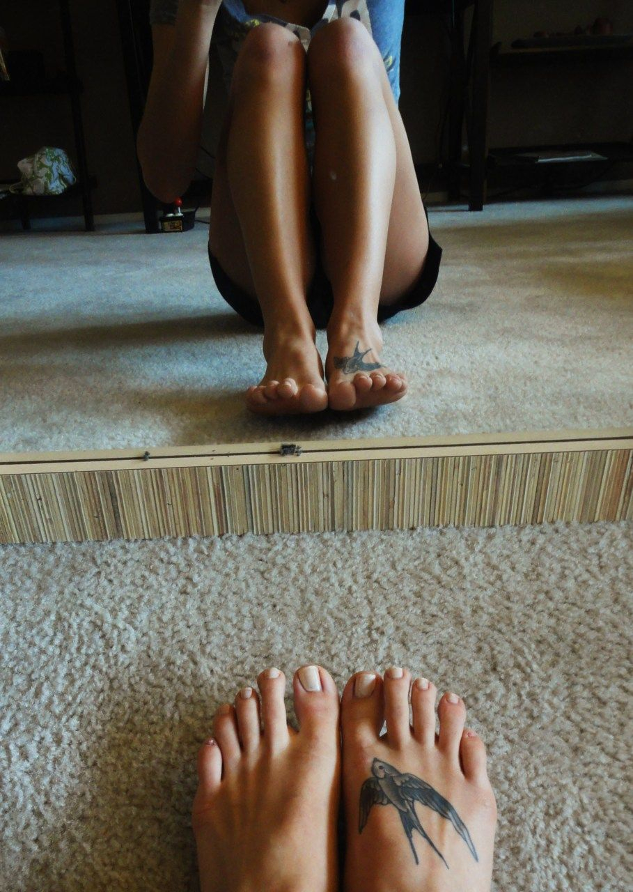 Аксенова feet