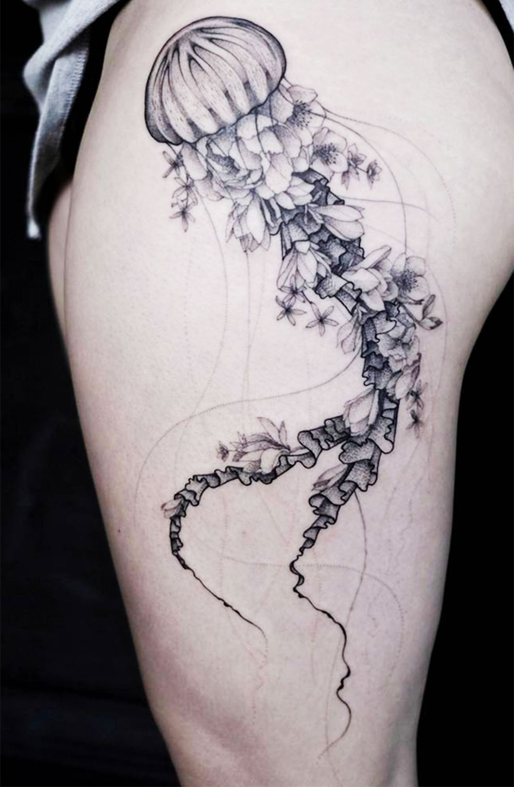 15 Amazing Black Ink Jellyfish Tattoos Luvthat intended for proportions 1000 X 1531