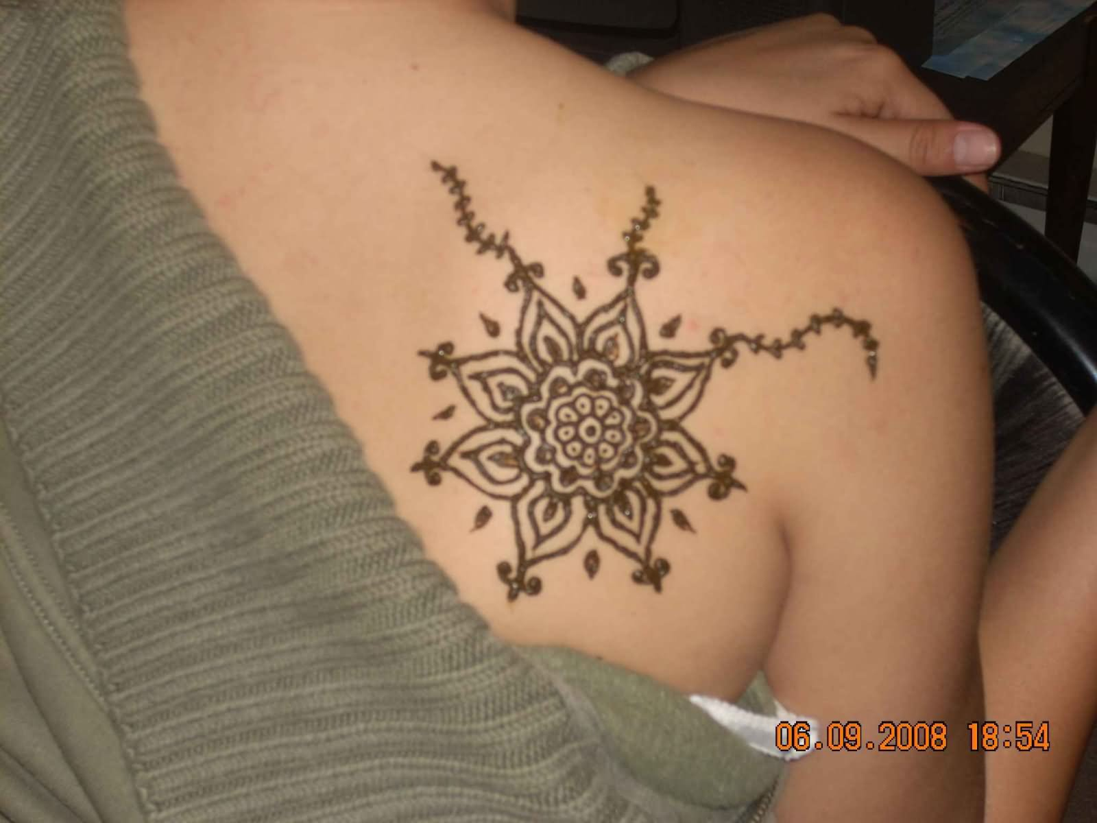 24 Nice Henna Tattoos On Back within sizing 1600 X 1200