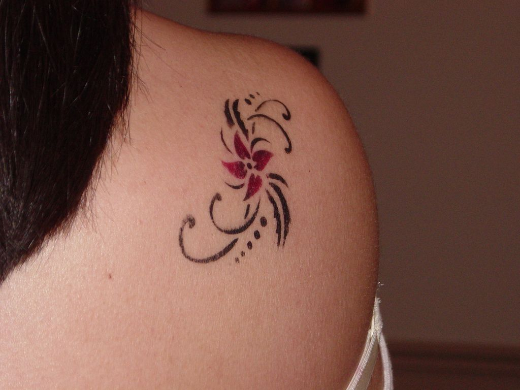 30 Tattoos For Girls On Shoulder Blade To Impress Someone Tattoos for size 1024 X 768
