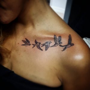 33 Fabulous Collar Bone Tattoos That Flatter Your Shape Cool in proportions 1080 X 1080