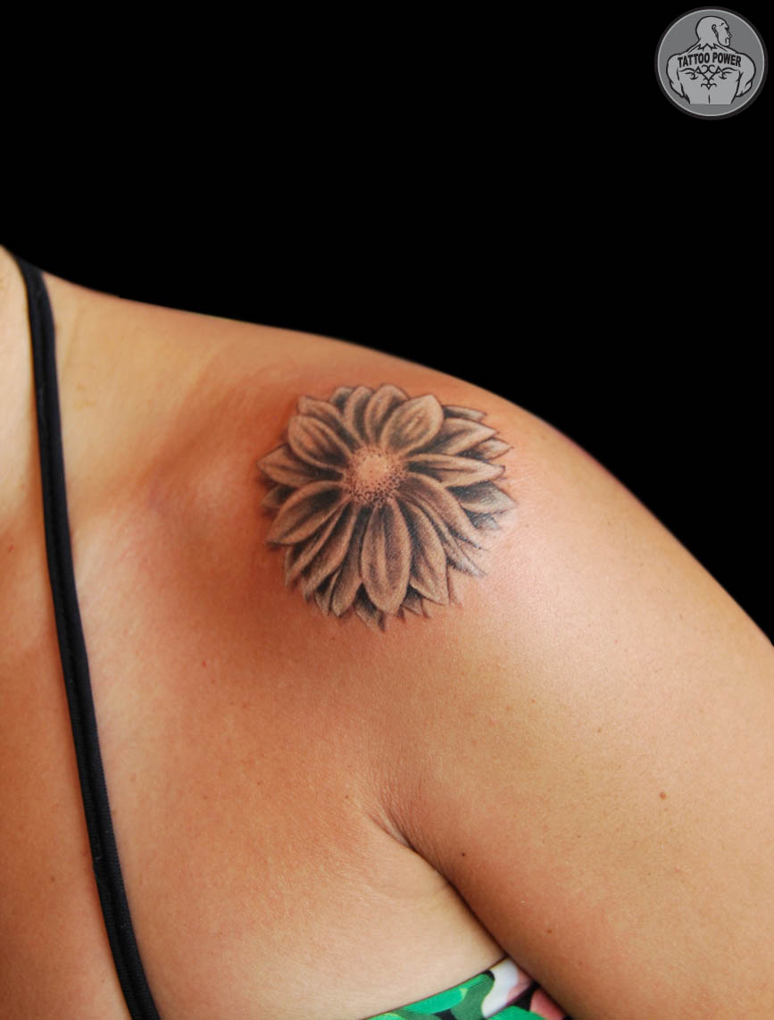 40 Beautiful Daisy Tattoos On Shoulder inside sizing 867 X 1142