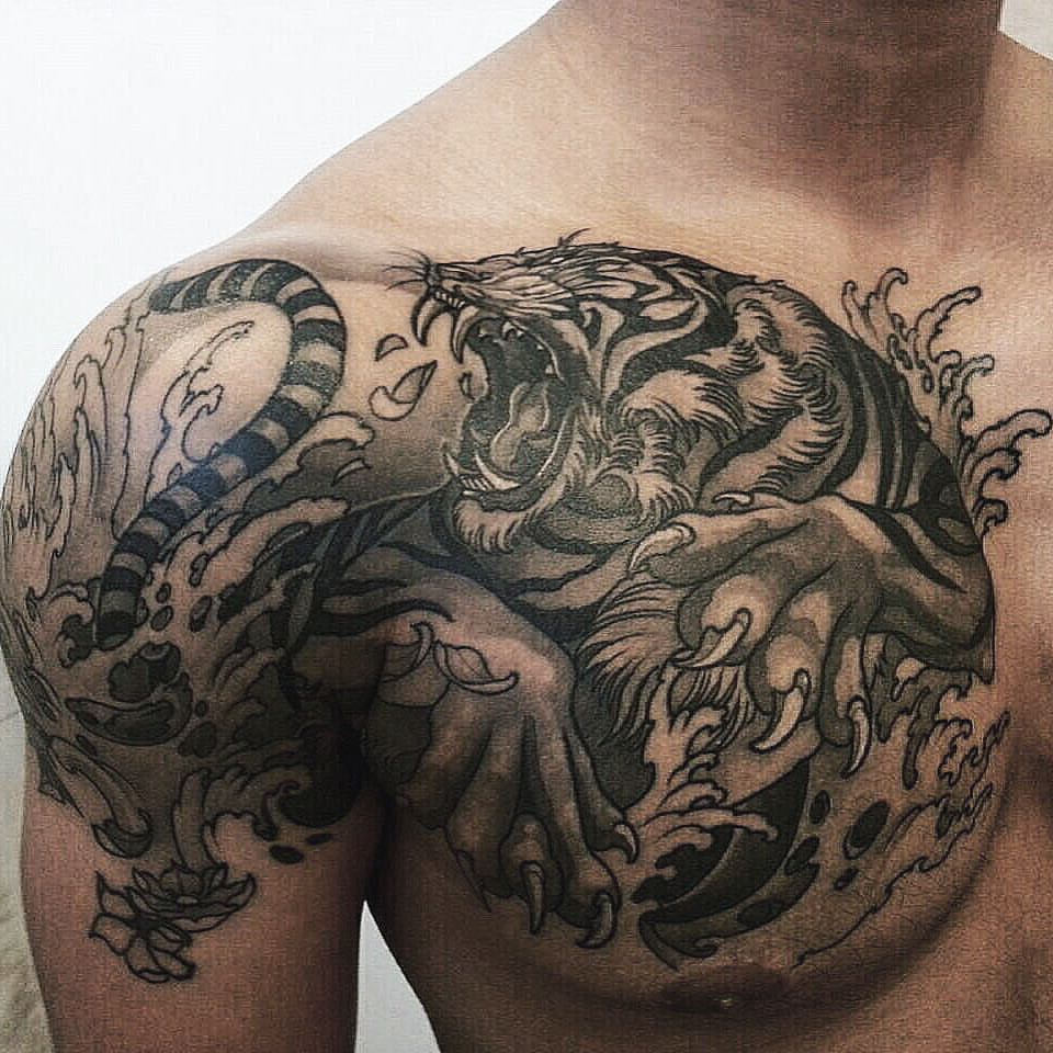 Black Ink Tiger Tattoo On Man Right Shoulder And Chest in sizing 960 X 960