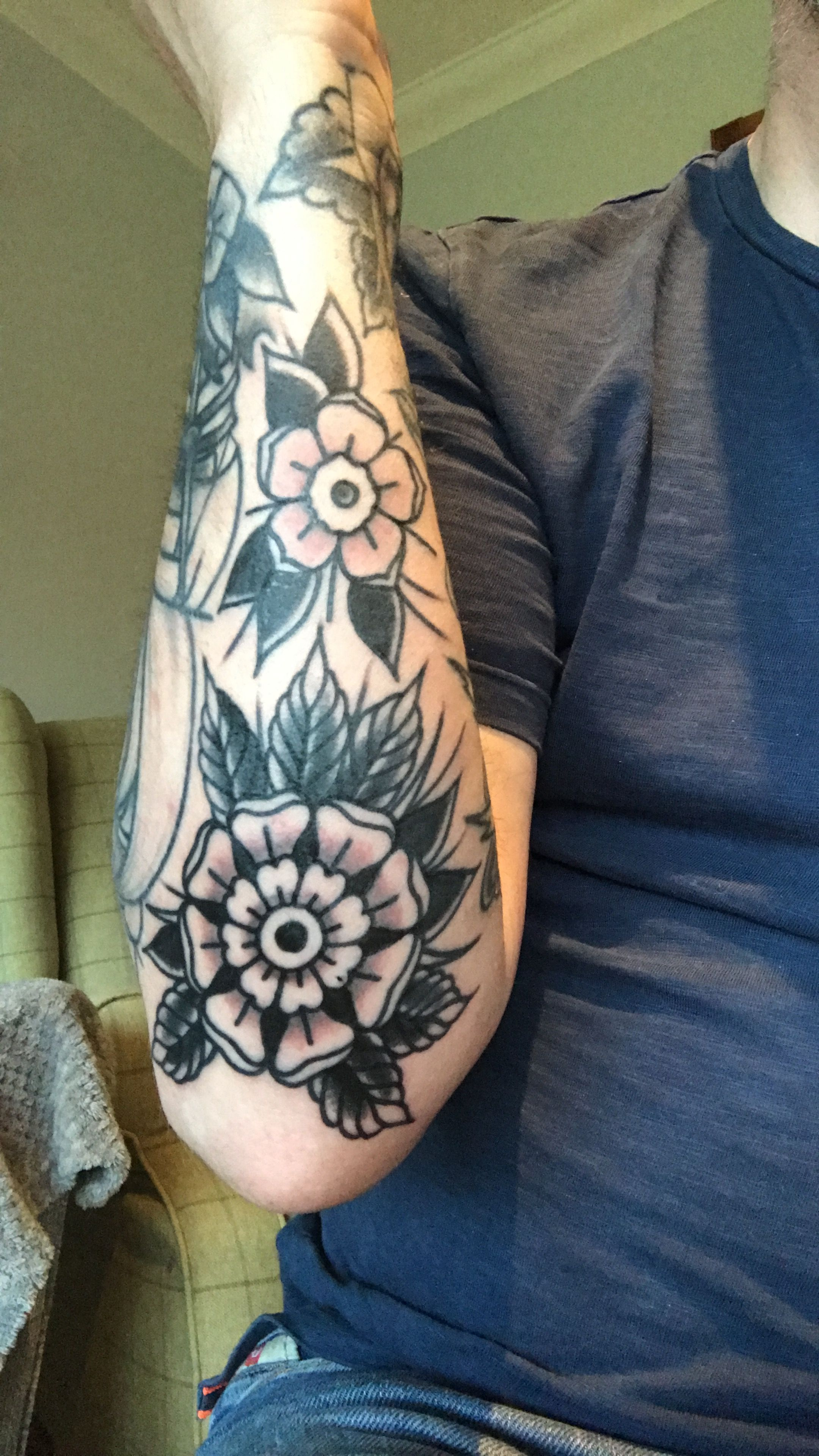 Gap Filler Flower Tattoo Bold Black And Grey Shaded Liam At for size 2160 X 3840