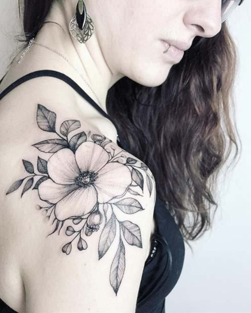 Gorgeous Shoulder Tattoos For Modern Women 18 Vattire with regard to measurements 822 X 1027