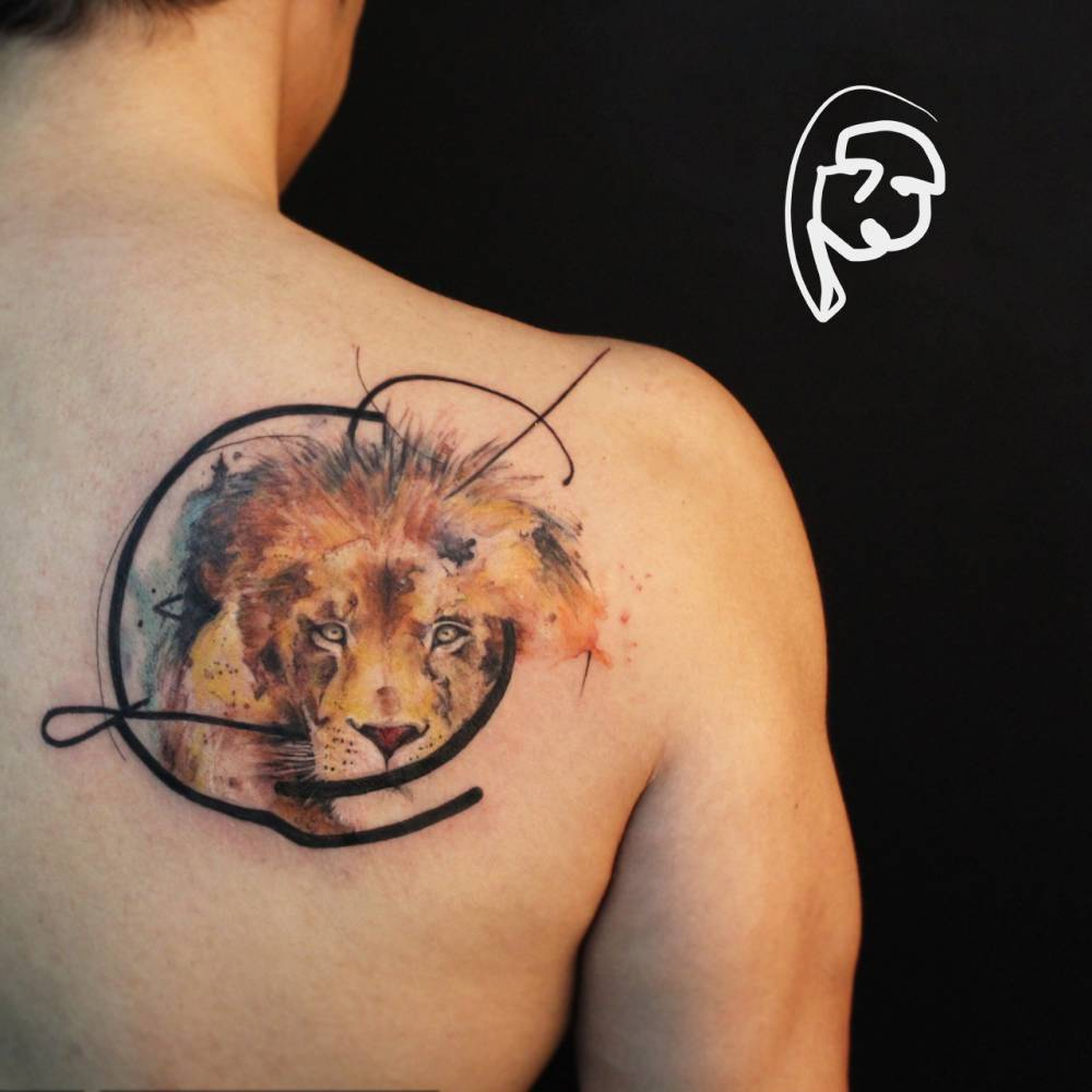 Graphic Style Lion Tattoo On The Right Shoulder Blade for measurements 1000 X 1000