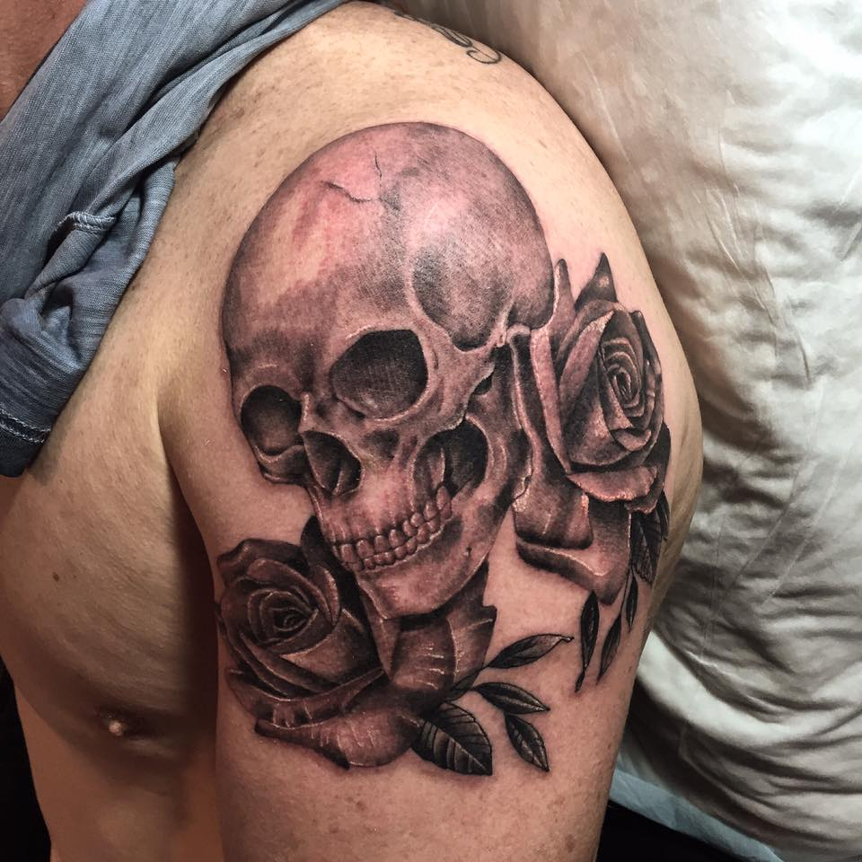 Grey Roses And Skull Tattoo On Left Shoulder Pepi in proportions 960 X 960