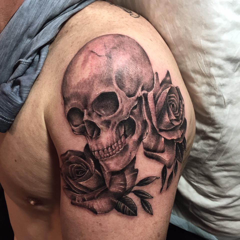 Grey Roses And Skull Tattoo On Left Shoulder Pepi regarding measurements 960 X 960