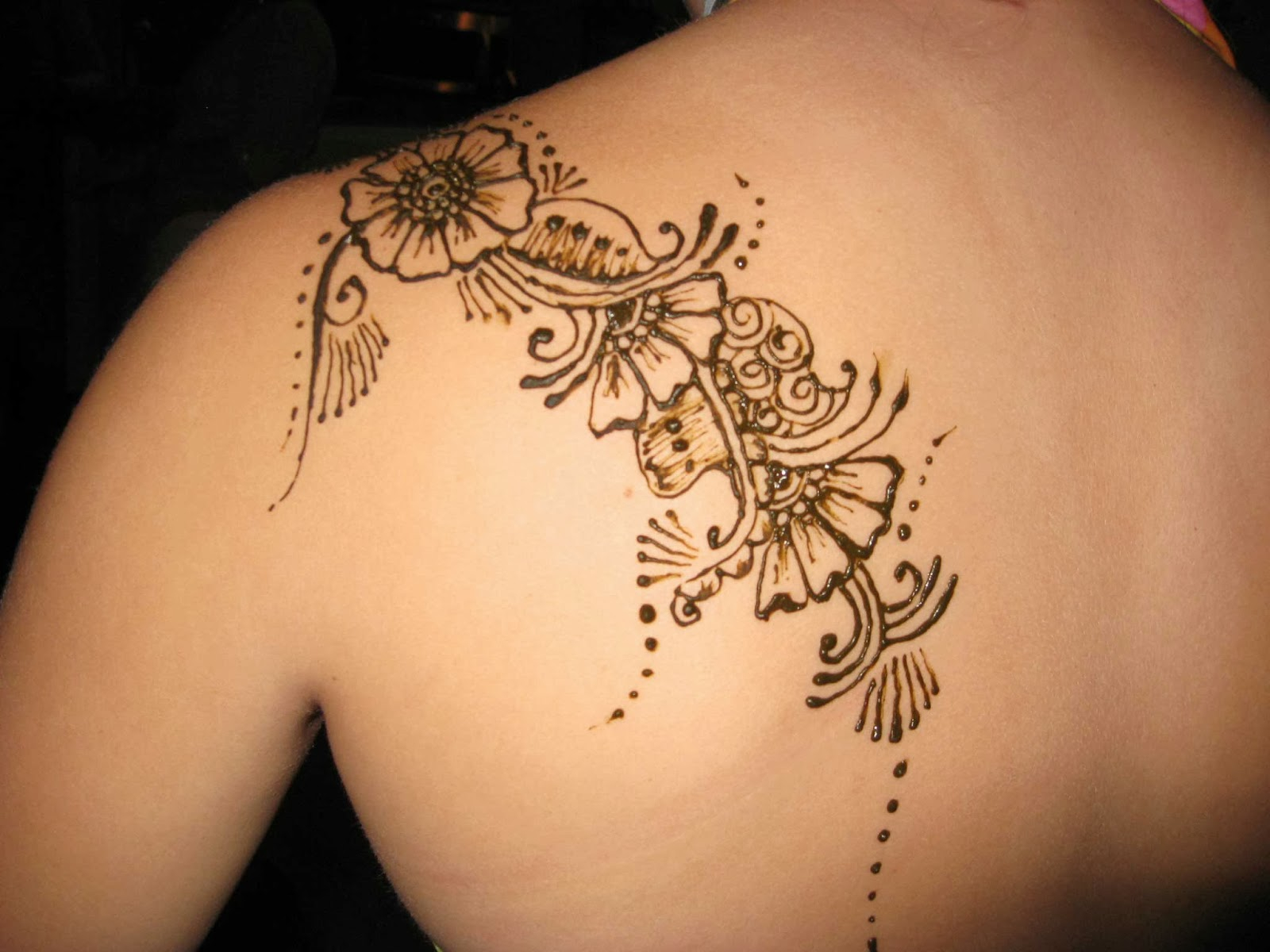 Henna Back Shoulder Tattoo For Girls Tattooshunt pertaining to measurements 1600 X 1200