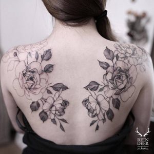 Matching Illustrative Tattoos On The Shoulder Blades Tattoos throughout proportions 1000 X 1000