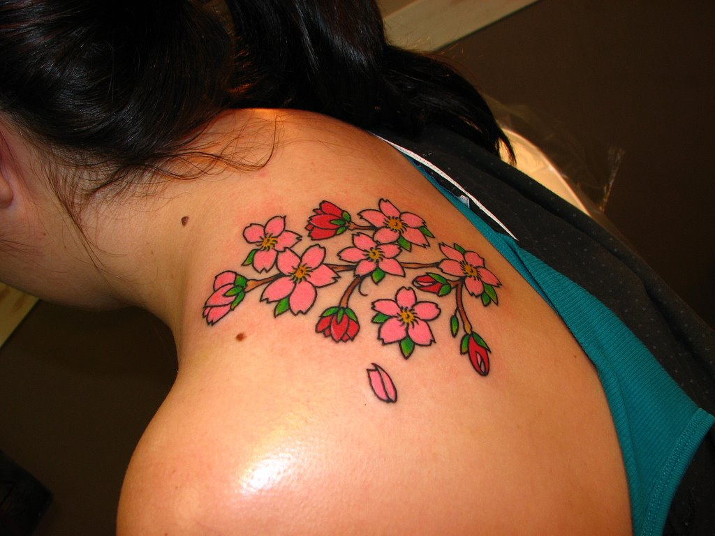 Popular Shoulder Tattoo Designs For Women in size 1024 X 768
