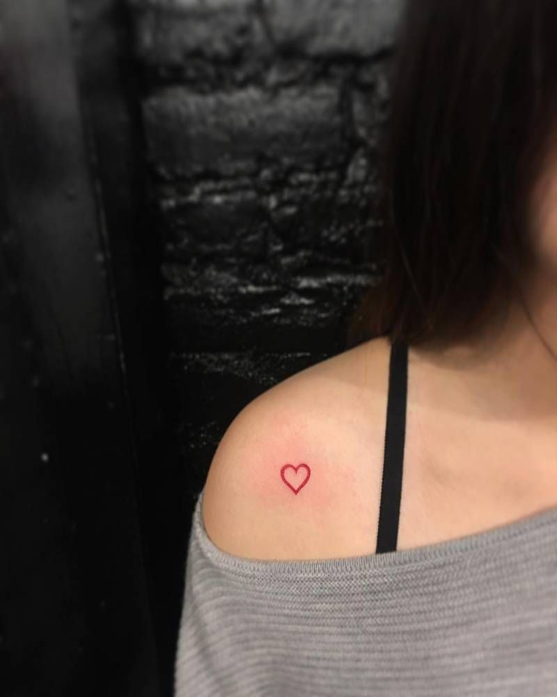 Red Ink Heart Tattoo On The Right Shoulder Tattoospiercings inside measurements 800 X 1000