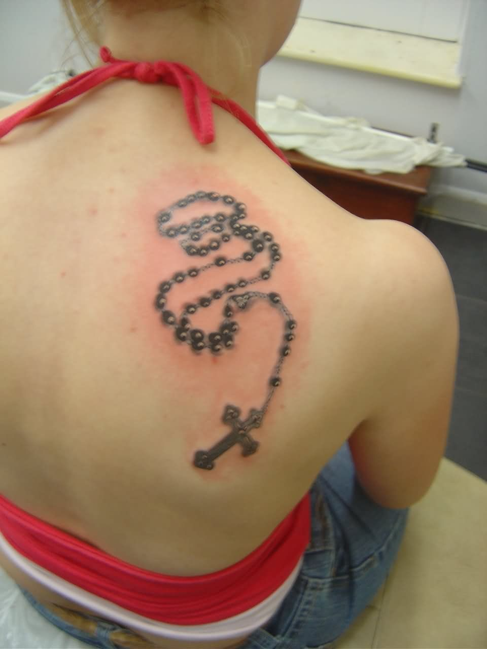 Rosary Cross Girl Tattoo On Back Shoulder Tattoos Feminine Cross within proportions 960 X 1280