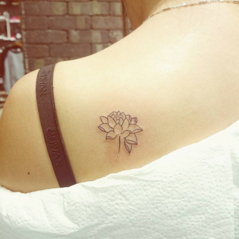 Shoulder Blade Tattoo Of A Lotus Flower Tattoo within size 1000 X 1000