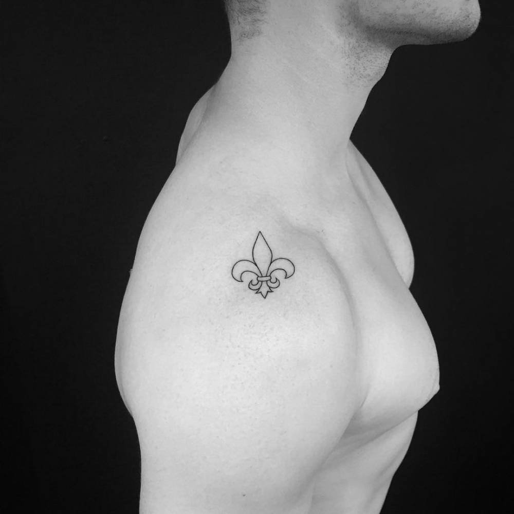 Small Tattoos On Twitter Fleur De Lis Tattoo On The Top Of The in proportions 1000 X 1000